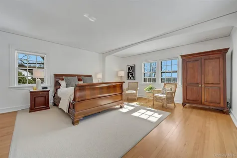986 Plymouth Street Pelham NY 10803