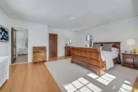 986 Plymouth Street Pelham NY 10803