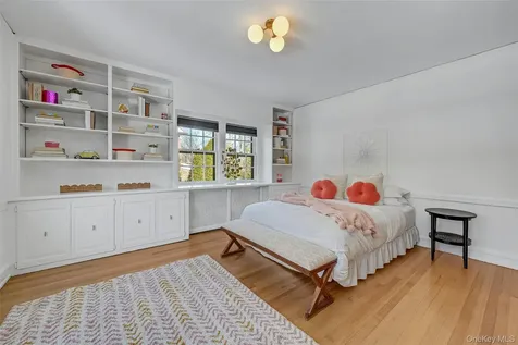 986 Plymouth Street Pelham NY 10803
