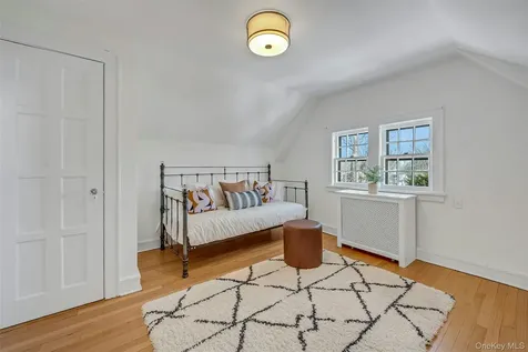 986 Plymouth Street Pelham NY 10803