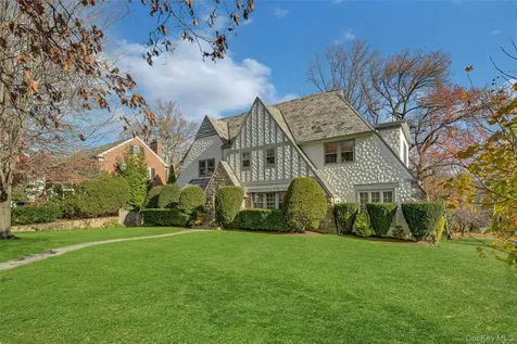 986 Plymouth Street Pelham NY 10803