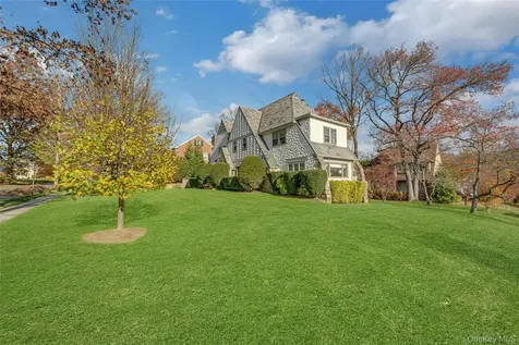 986 Plymouth Street Pelham NY 10803