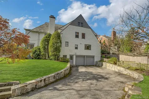 986 Plymouth Street Pelham NY 10803