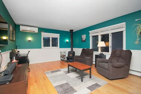 157 Roosevelt Road Hyde Park NY 12538