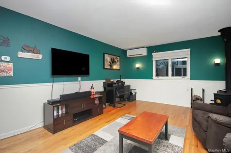 157 Roosevelt Road Hyde Park NY 12538