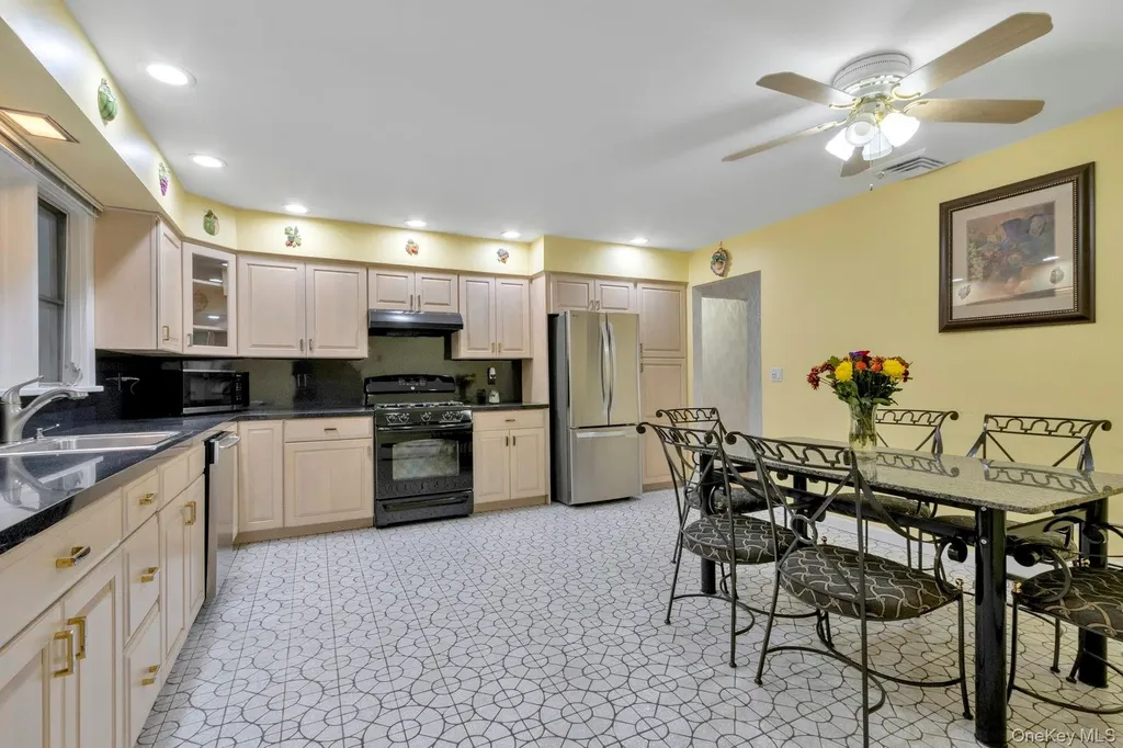 44 Greenridge Way Spring Valley NY 10977