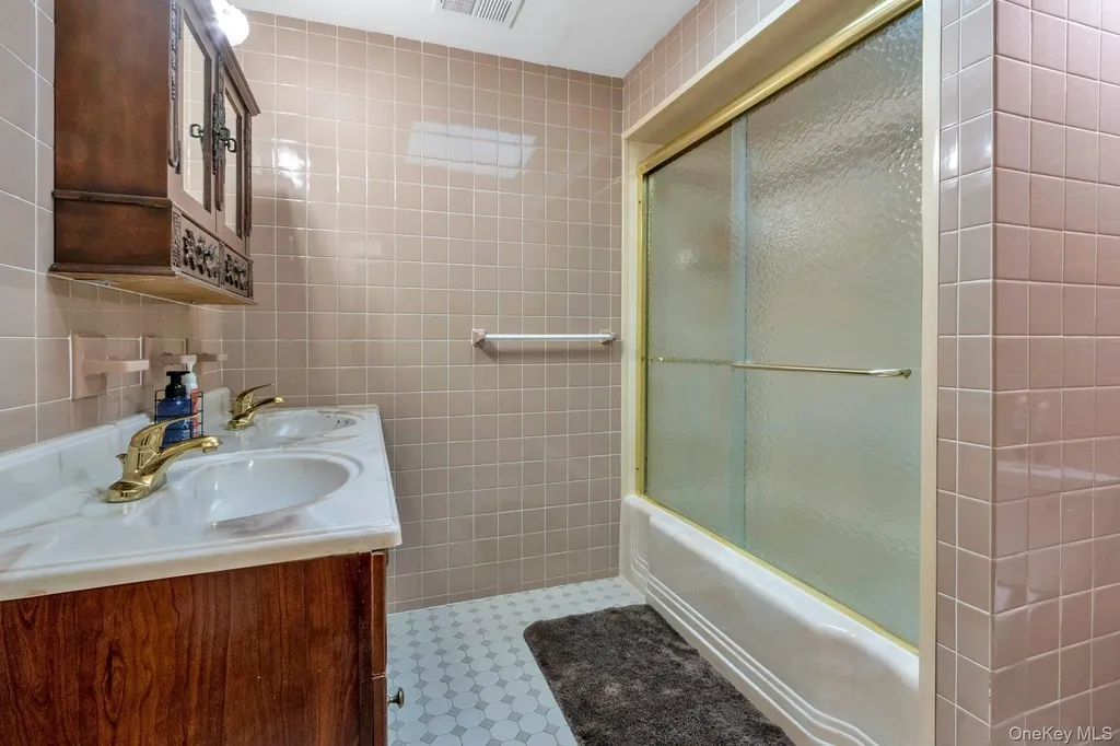 44 Greenridge Way Spring Valley NY 10977