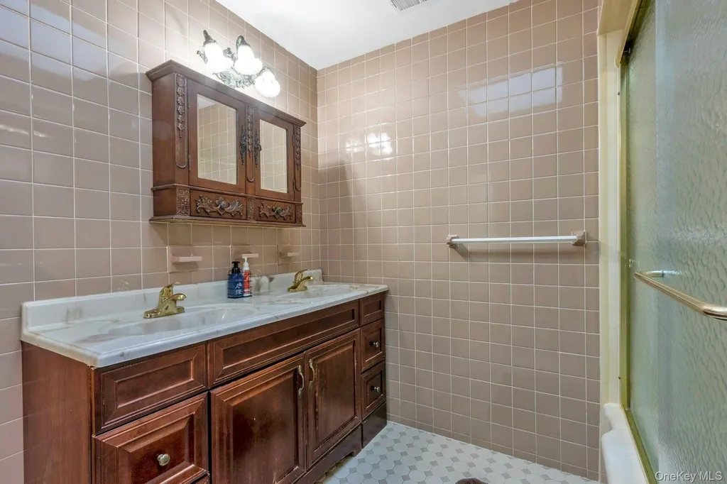 44 Greenridge Way Spring Valley NY 10977