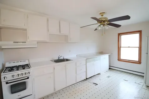 156 Oak Street Amityville NY 11701