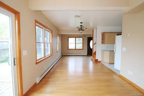 156 Oak Street Amityville NY 11701