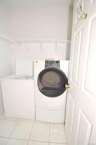 156 Oak Street Amityville NY 11701