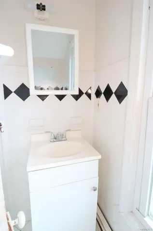 156 Oak Street Amityville NY 11701