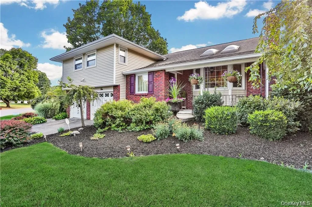 2 Split Tree Drive New Windsor NY 12553