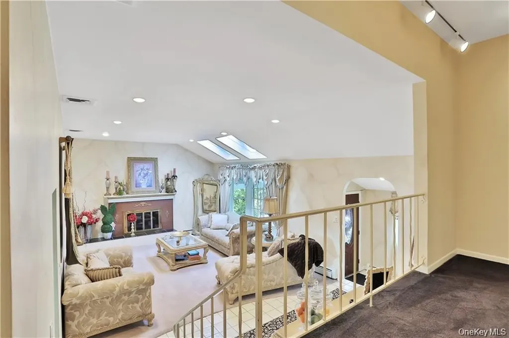 2 Split Tree Drive New Windsor NY 12553
