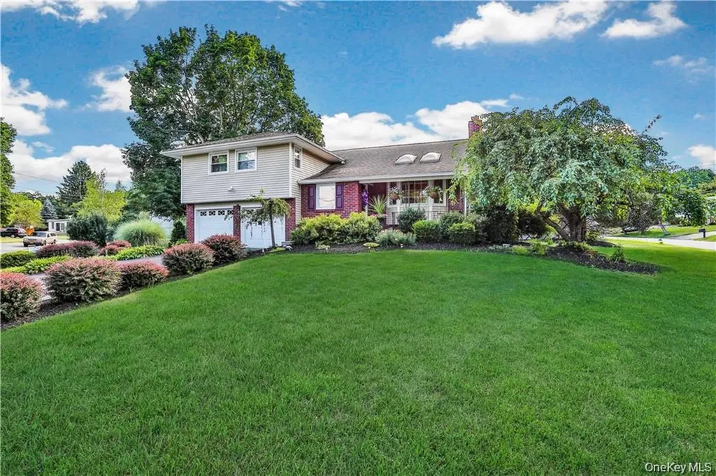 2 Split Tree Drive New Windsor NY 12553