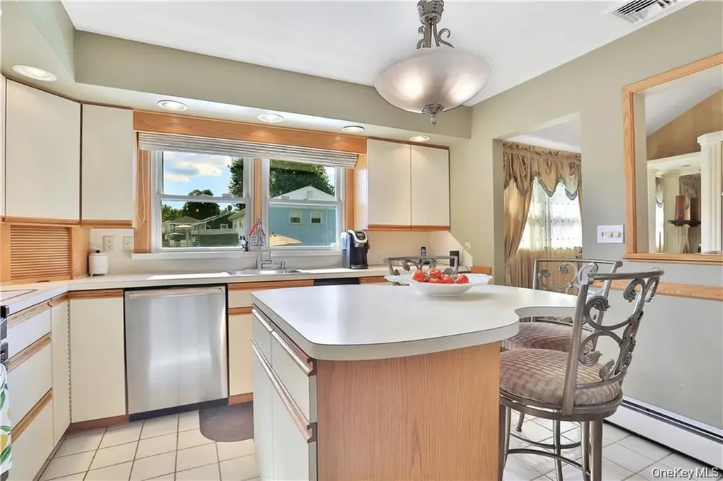 2 Split Tree Drive New Windsor NY 12553