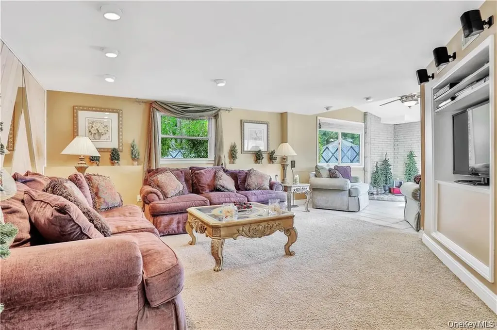 2 Split Tree Drive New Windsor NY 12553