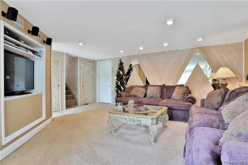 2 Split Tree Drive New Windsor NY 12553