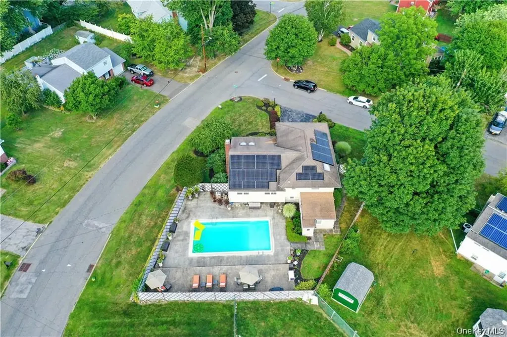 2 Split Tree Drive New Windsor NY 12553