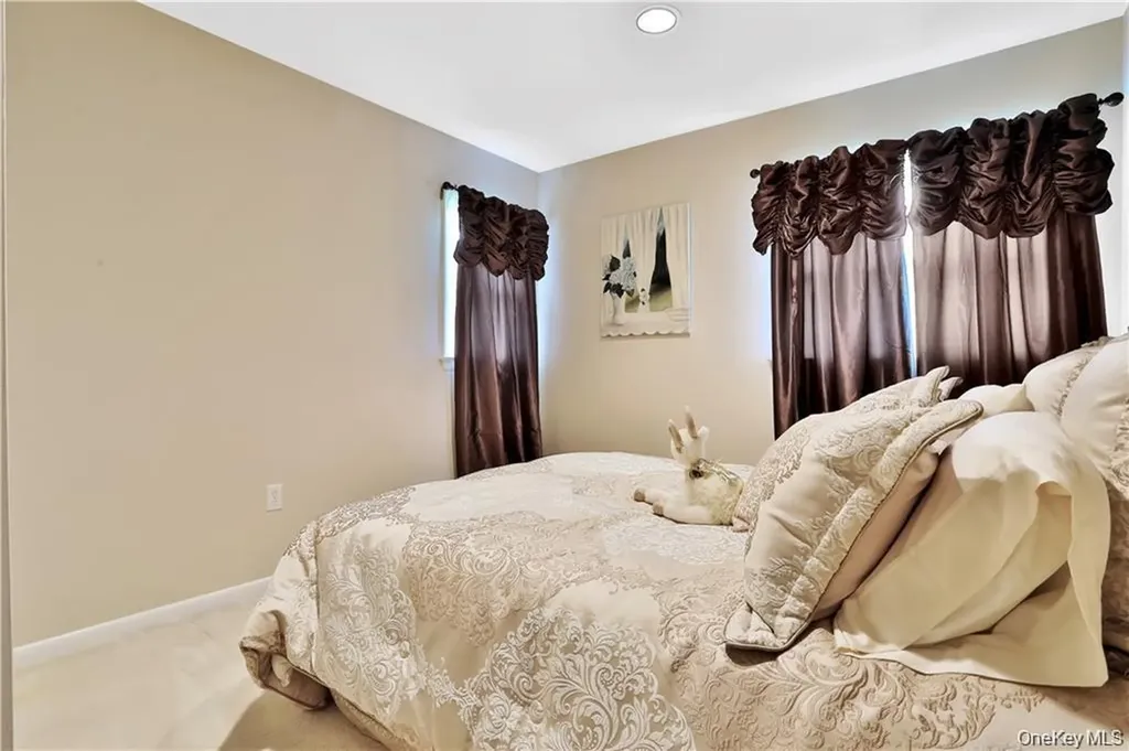 2 Split Tree Drive New Windsor NY 12553
