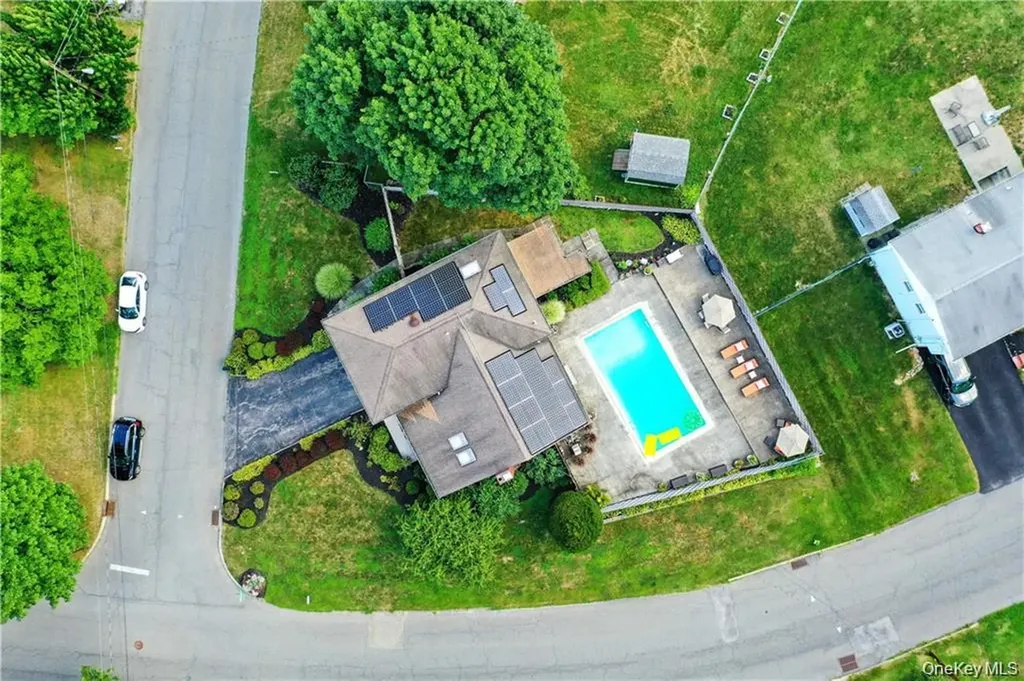2 Split Tree Drive New Windsor NY 12553