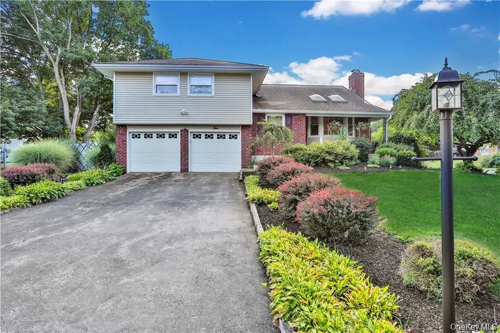 2 Split Tree Drive New Windsor NY 12553