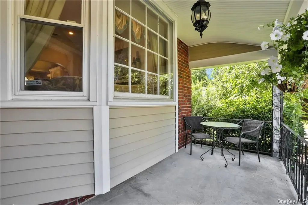 2 Split Tree Drive New Windsor NY 12553