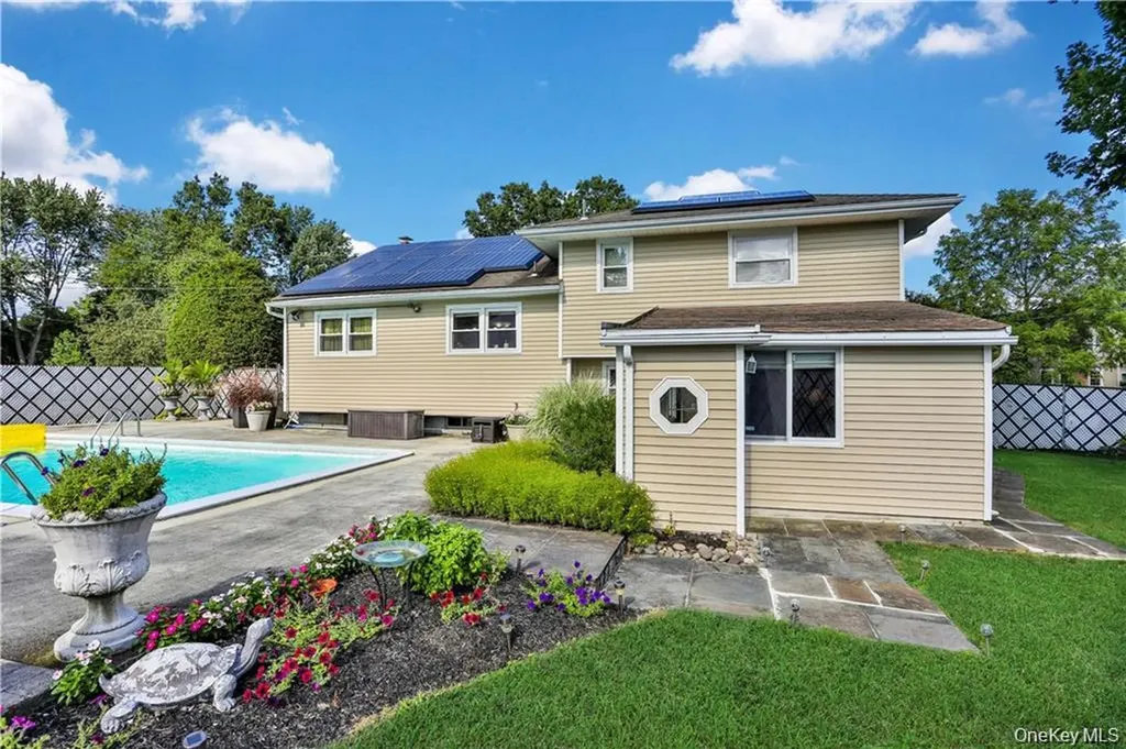 2 Split Tree Drive New Windsor NY 12553