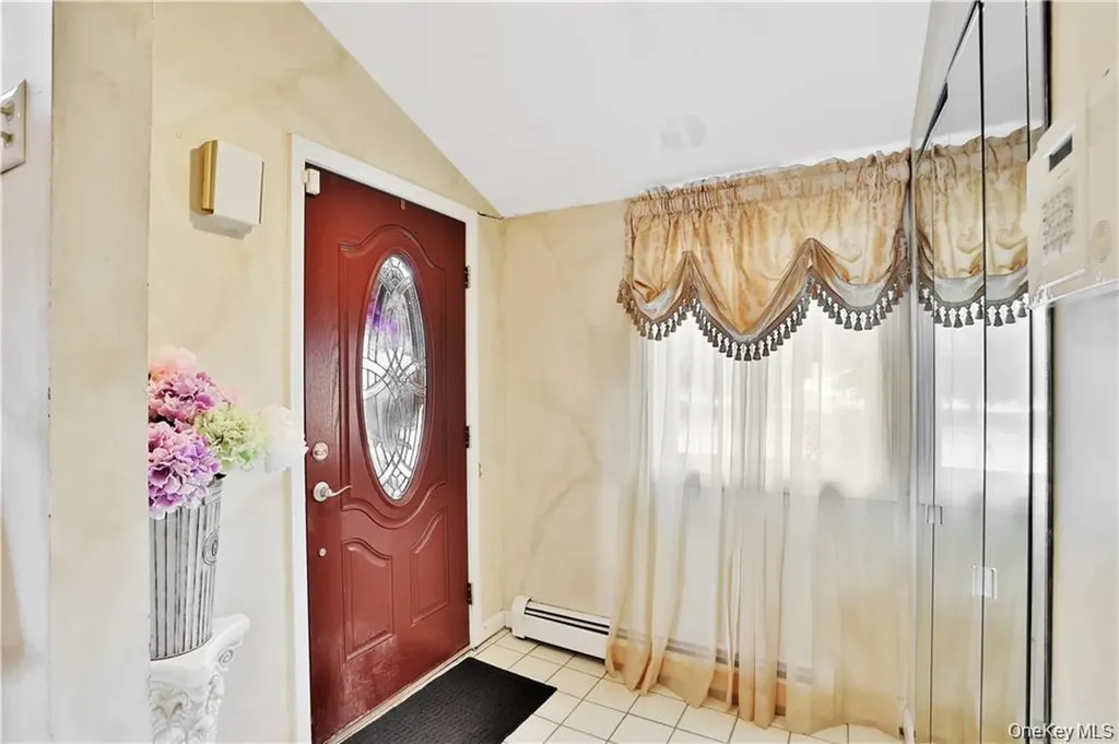 2 Split Tree Drive New Windsor NY 12553