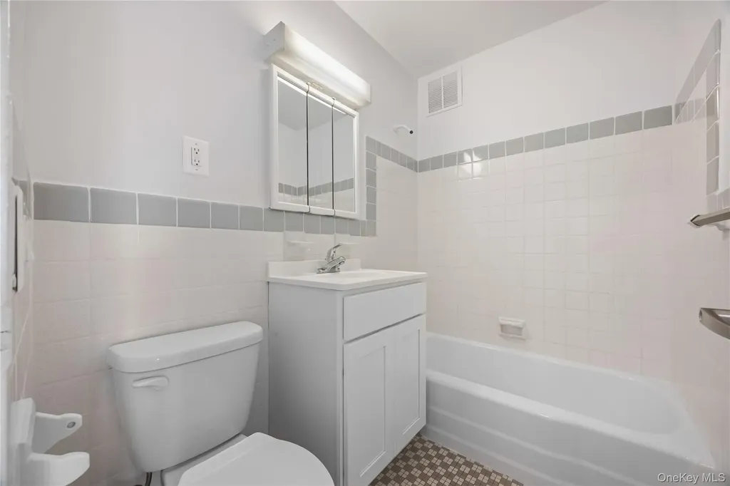 820 Boynton Avenue Bronx NY 10473