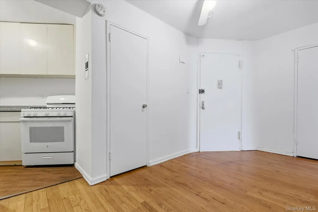 60-11 Broadway Woodside NY 11377