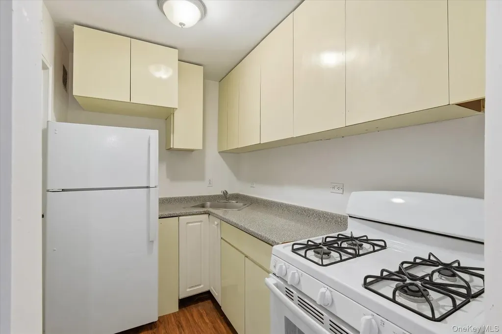 60-11 Broadway Woodside NY 11377
