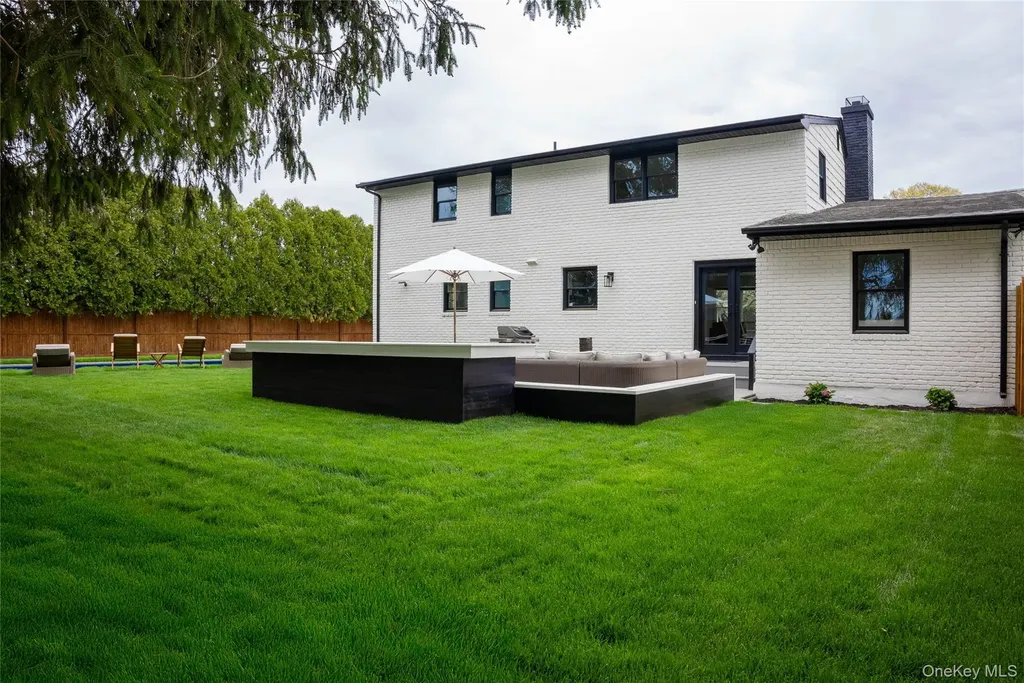 17 Underhill Drive Southampton NY 11968