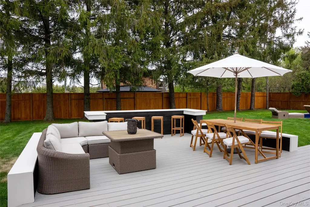 17 Underhill Drive Southampton NY 11968