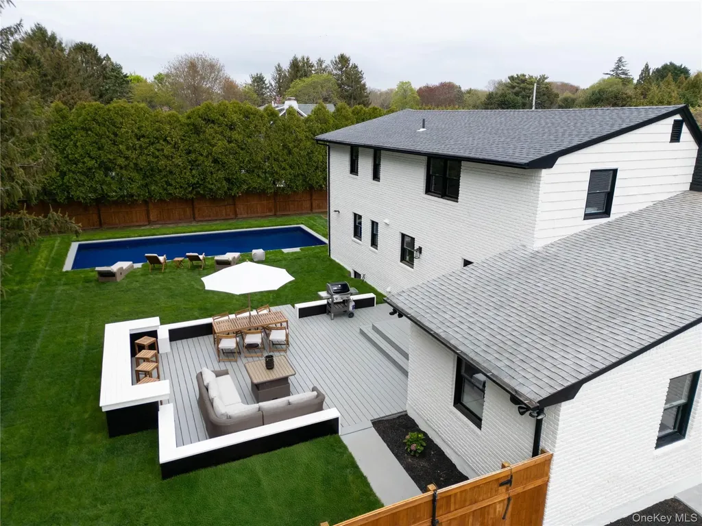 17 Underhill Drive Southampton NY 11968