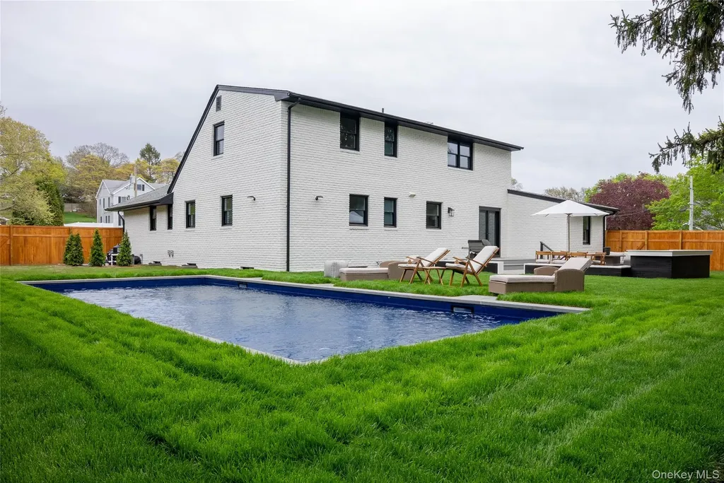 17 Underhill Drive Southampton NY 11968