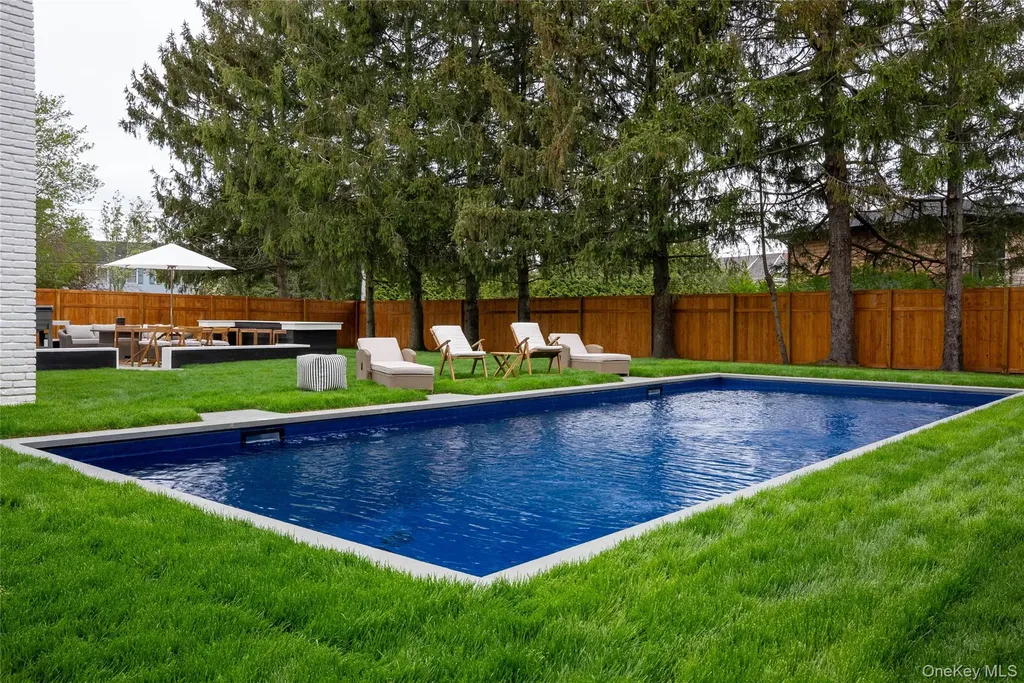 17 Underhill Drive Southampton NY 11968