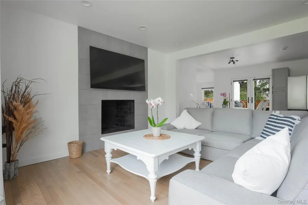 17 Underhill Drive Southampton NY 11968