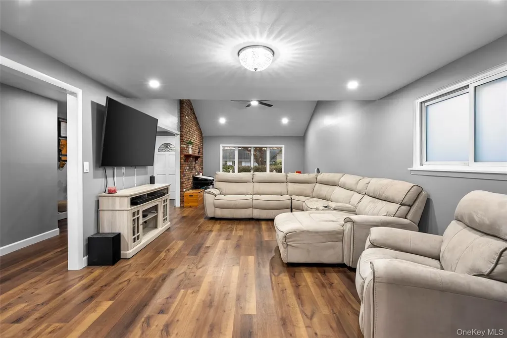 19 Corvette Road Selden NY 11784