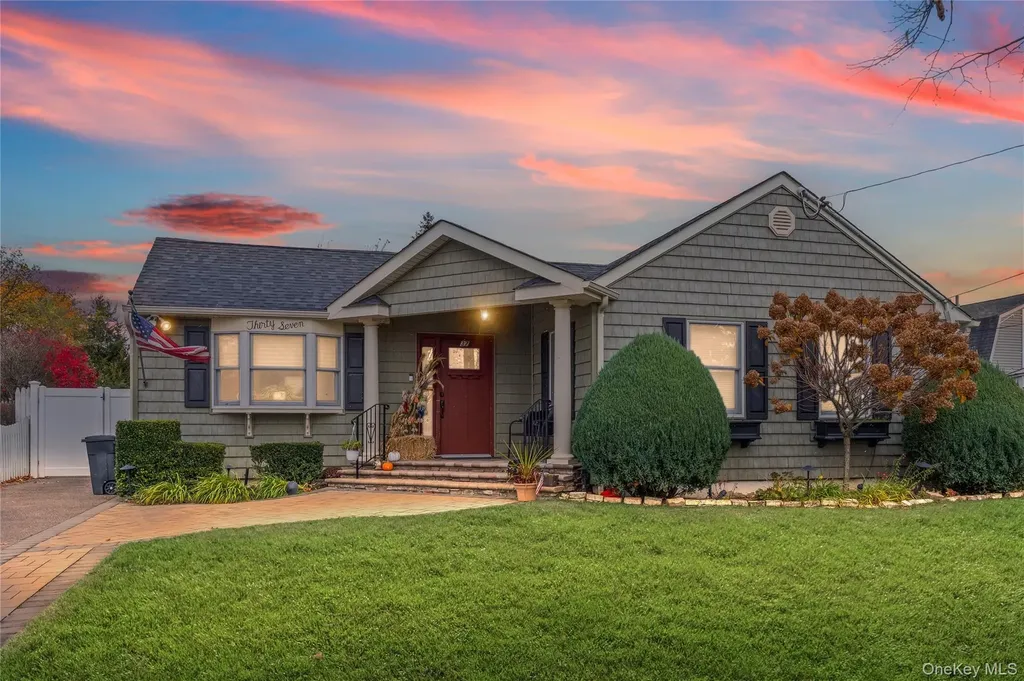 37 Beachwood Drive Babylon NY 11702