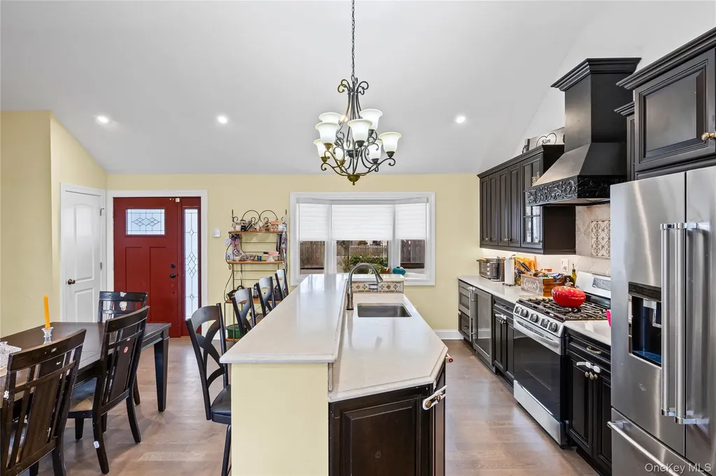 37 Beachwood Drive Babylon NY 11702