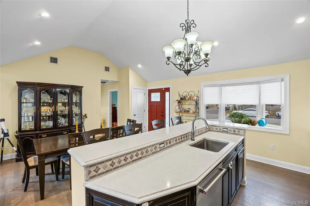 37 Beachwood Drive Babylon NY 11702