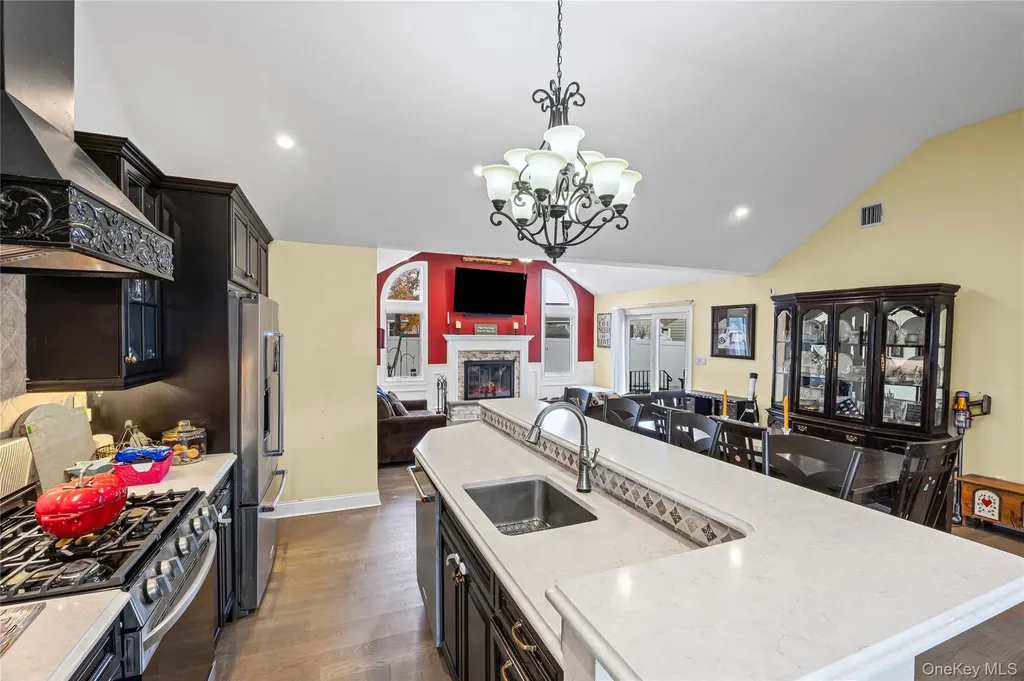37 Beachwood Drive Babylon NY 11702