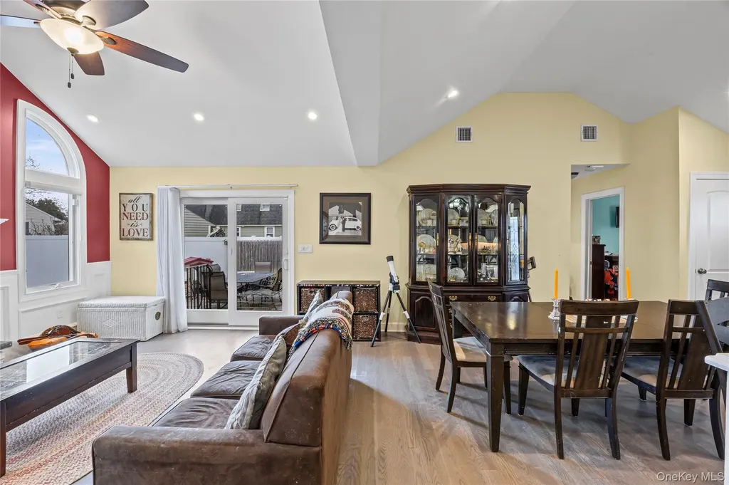 37 Beachwood Drive Babylon NY 11702