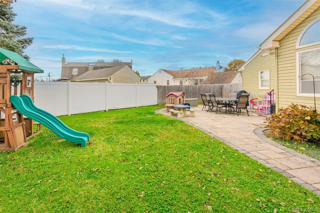 37 Beachwood Drive Babylon NY 11702