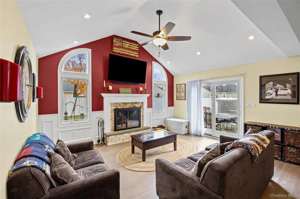 37 Beachwood Drive Babylon NY 11702