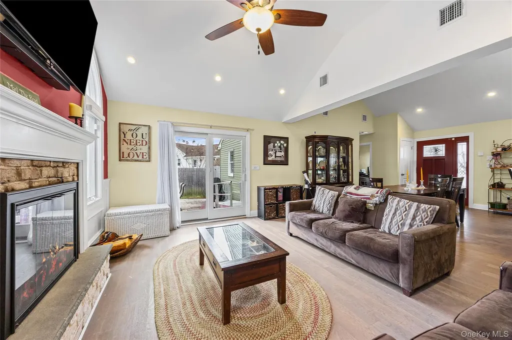 37 Beachwood Drive Babylon NY 11702