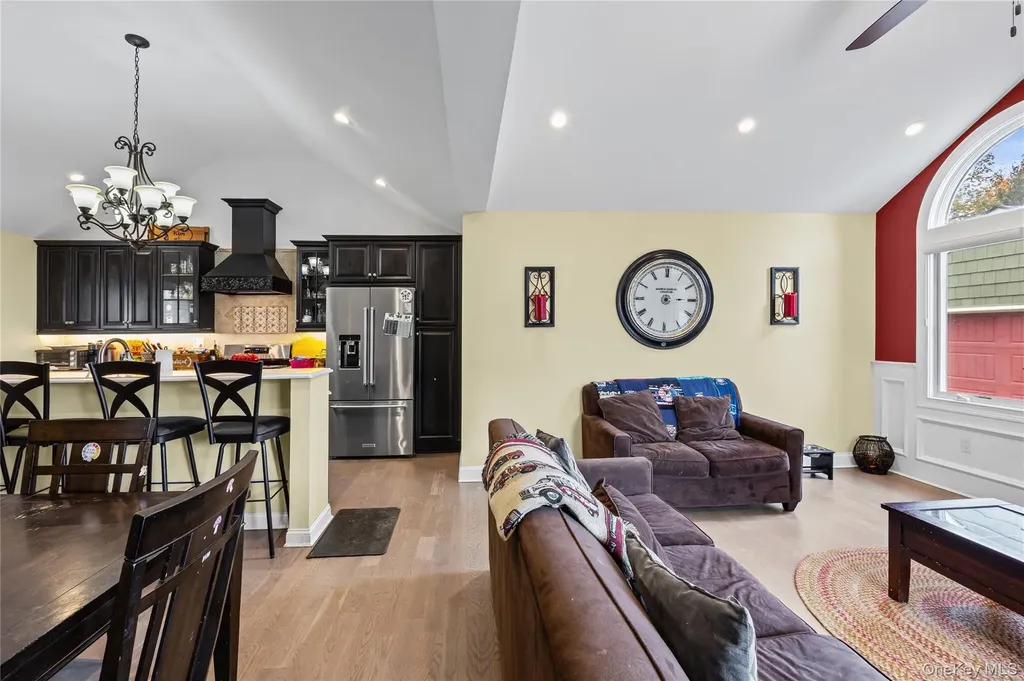 37 Beachwood Drive Babylon NY 11702
