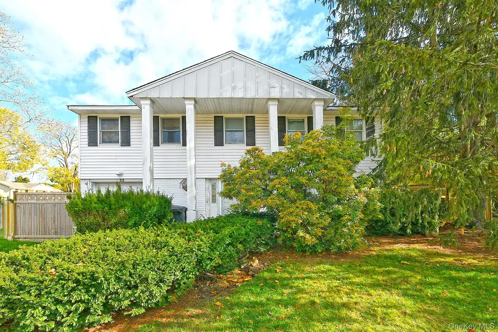22 Suttonwood Drive Commack NY 11725
