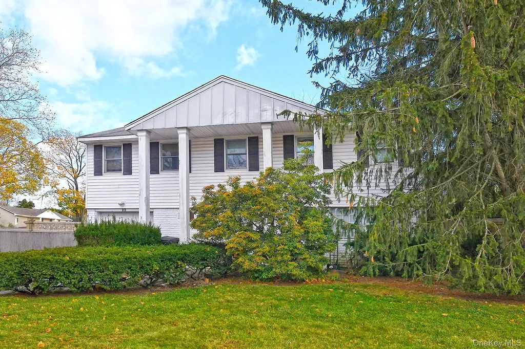 22 Suttonwood Drive Commack NY 11725